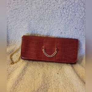 Elegant Red Croc-Embossed Clutch with Gold Chain